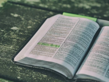 bible-1868359_1280